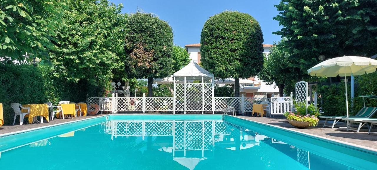 Hotel Garden B&B Маротта Екстер'єр фото
