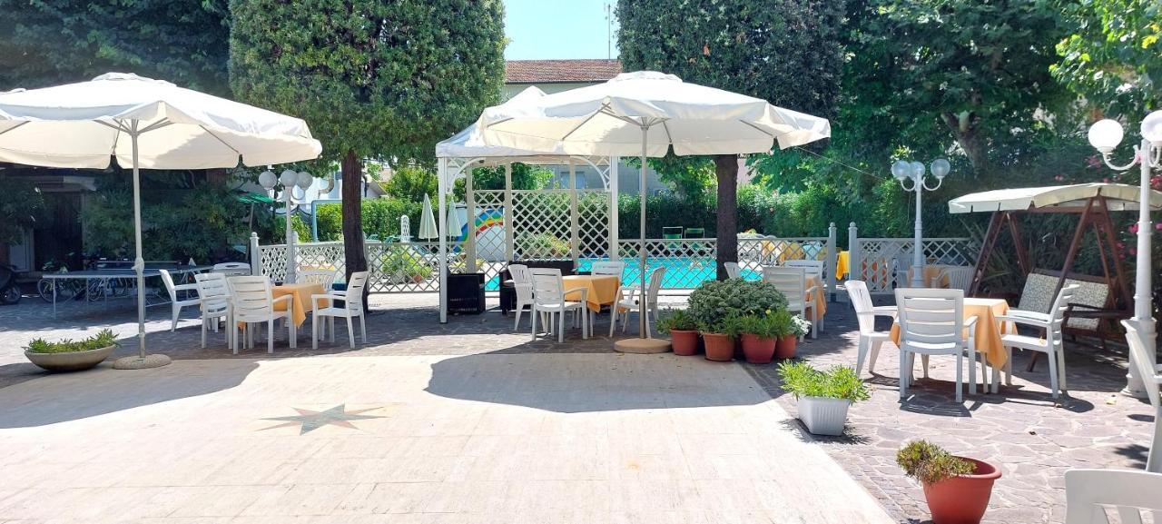 Hotel Garden B&B Маротта Екстер'єр фото