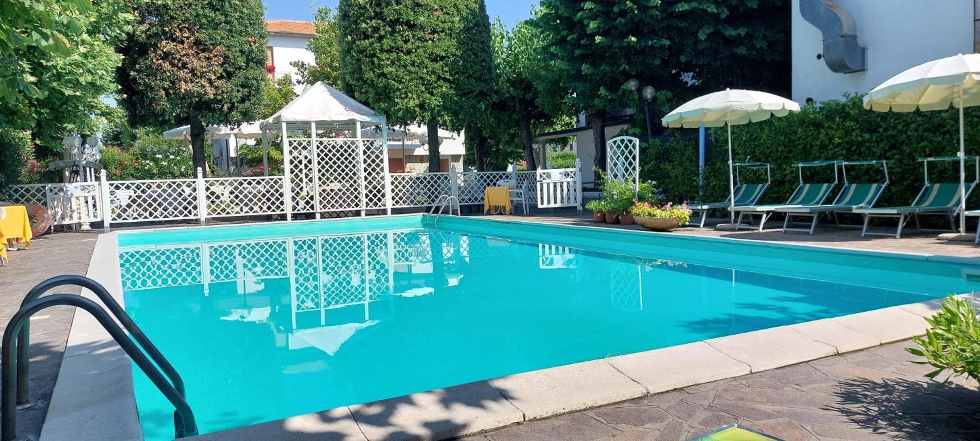 Hotel Garden B&B Маротта Екстер'єр фото